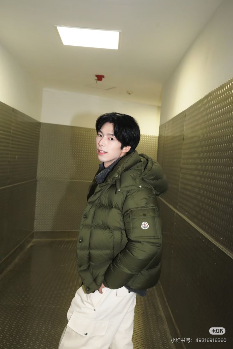 몽클레르 후드 쇼트 패딩 재킷 - 크롬하츠 패딩 레플 참고 이미지
